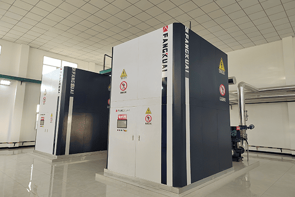 青海海北州某車站使用方快鍋爐5.7噸電極熱水鍋爐